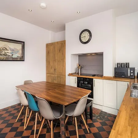 3 The Townhouse קזיק
